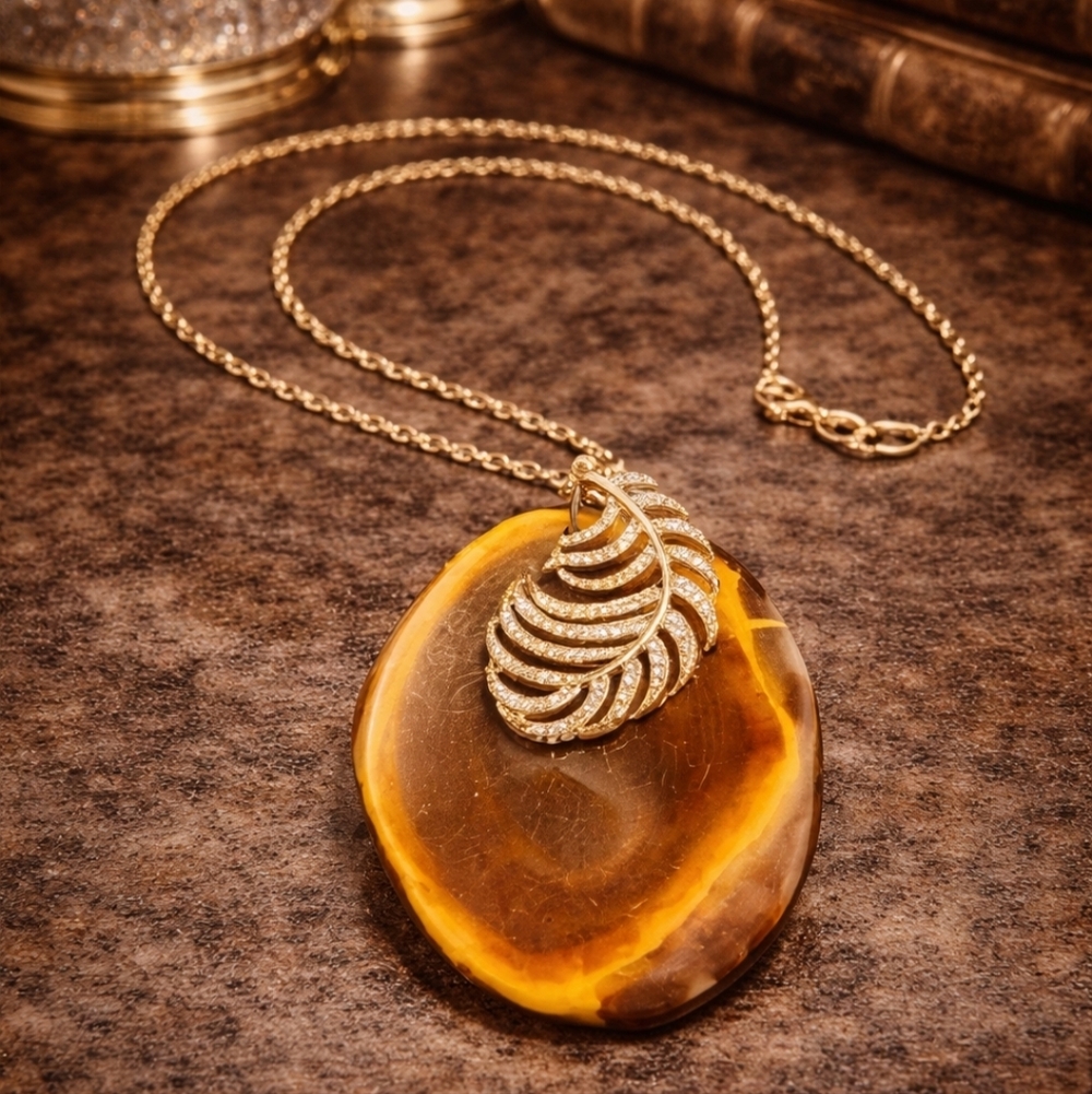 NATURAL BANDED AGATE SLICE PENDANT GOLD TONE LEAF NECKLACE